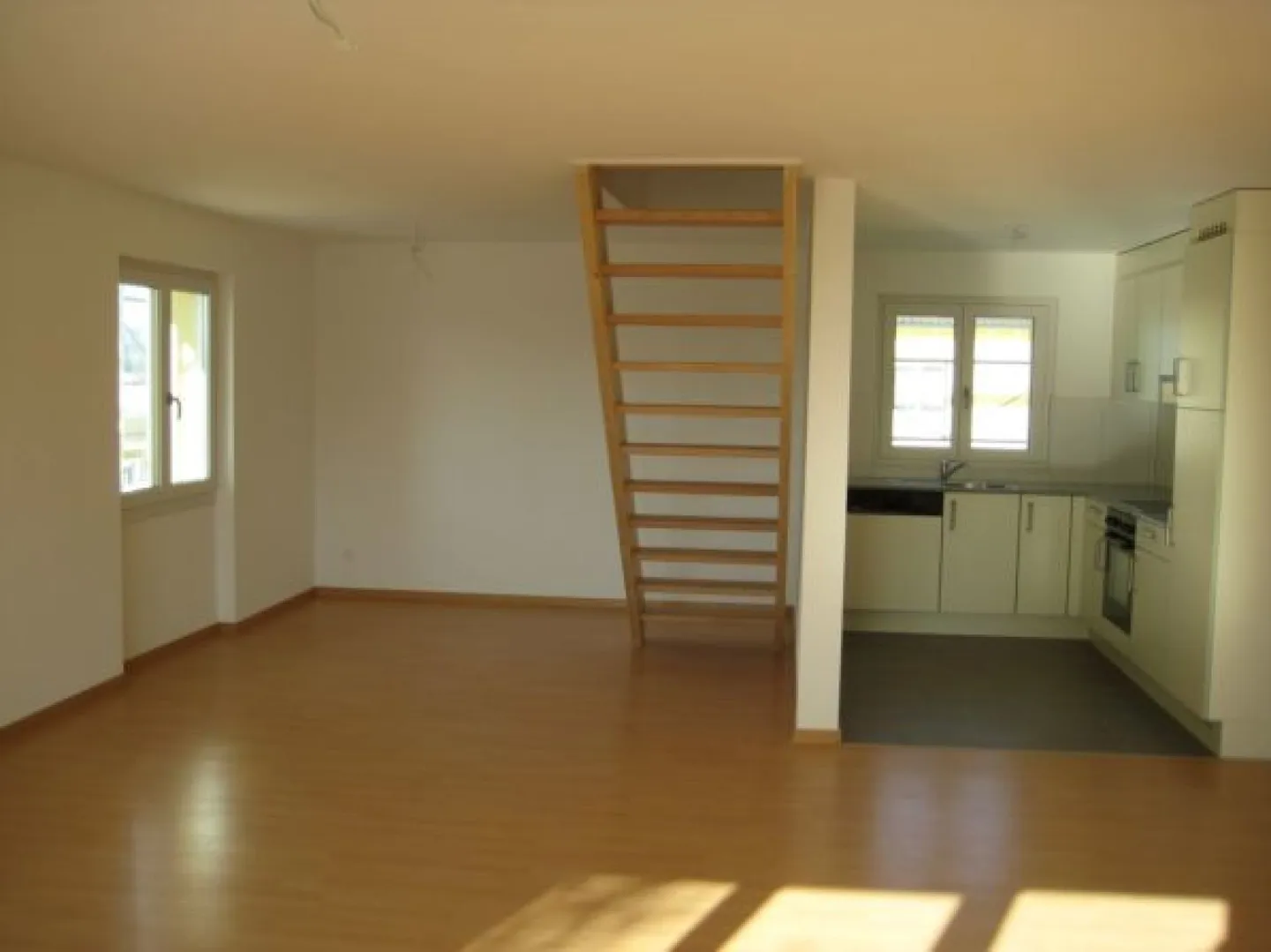 Appartement moderne de 3,5 pièces avec grand balcon - Photo 5 sur 8