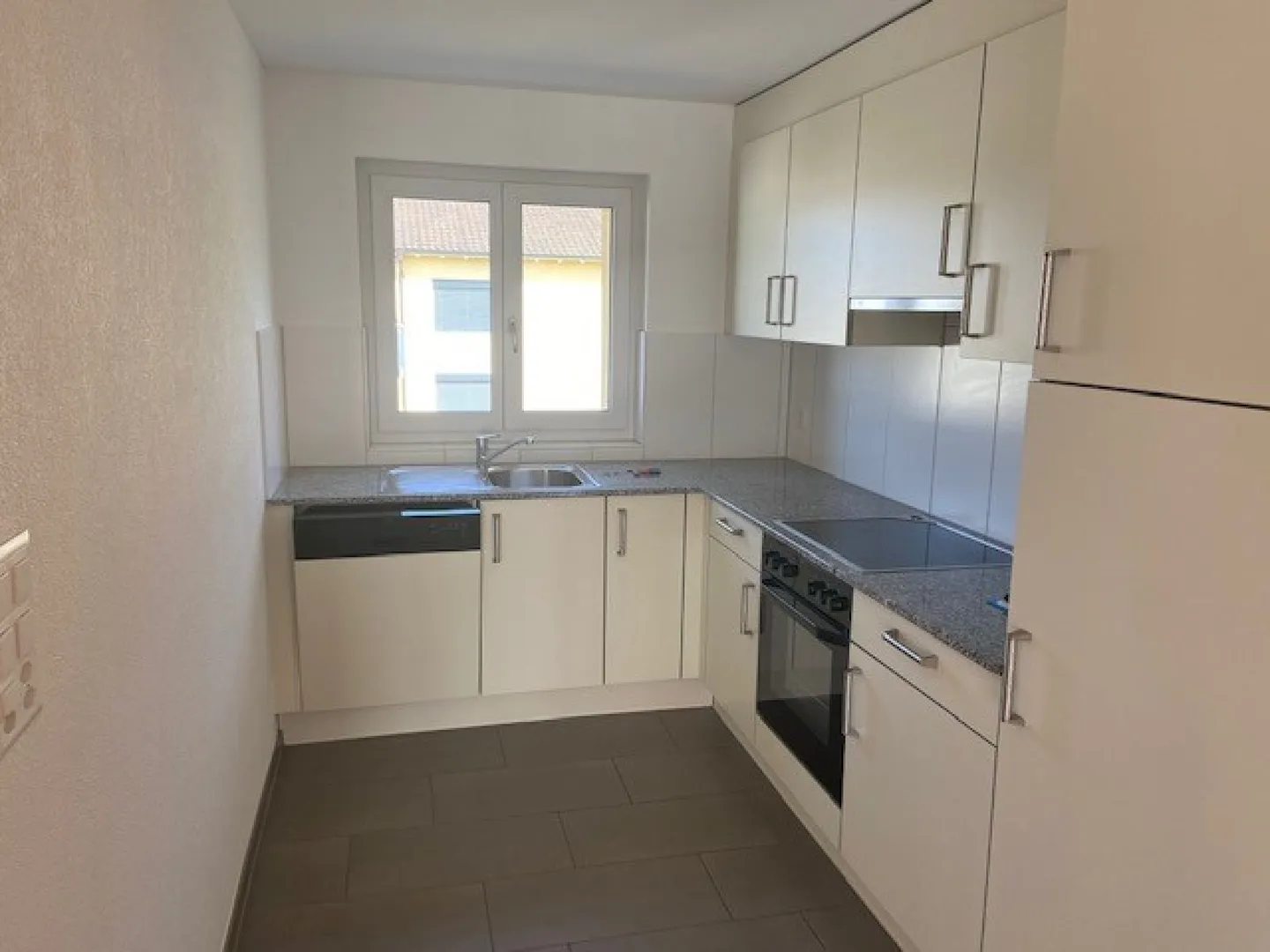 Appartement moderne de 3,5 pièces avec grand balcon - Photo 7 sur 8