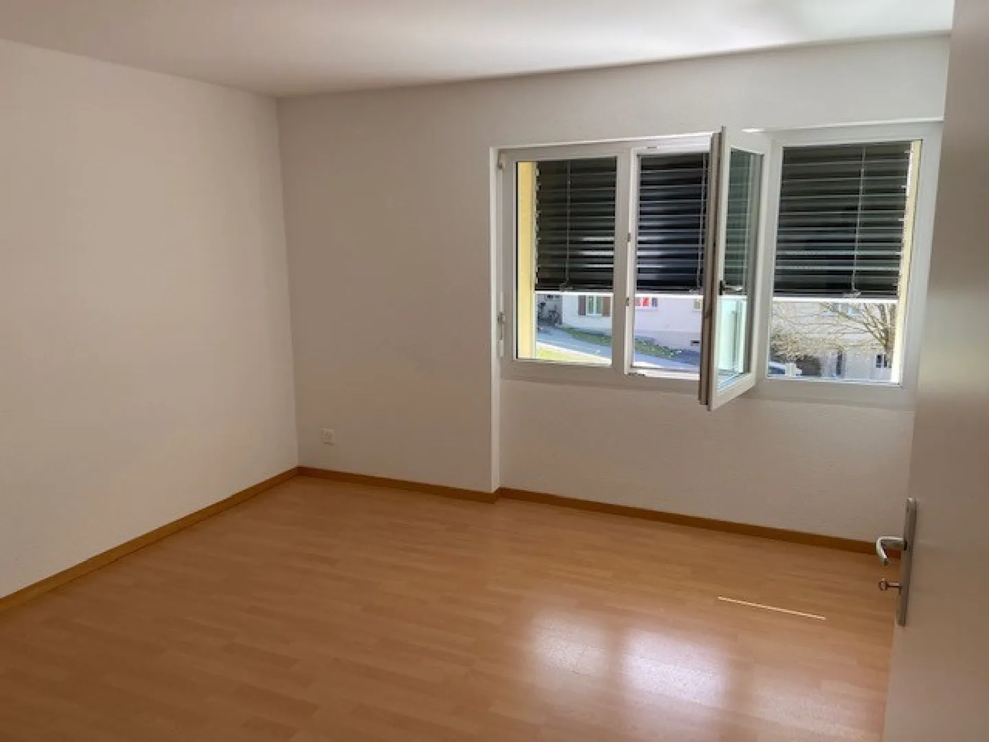 Appartement moderne de 3,5 pièces avec grand balcon - Photo 6 sur 8