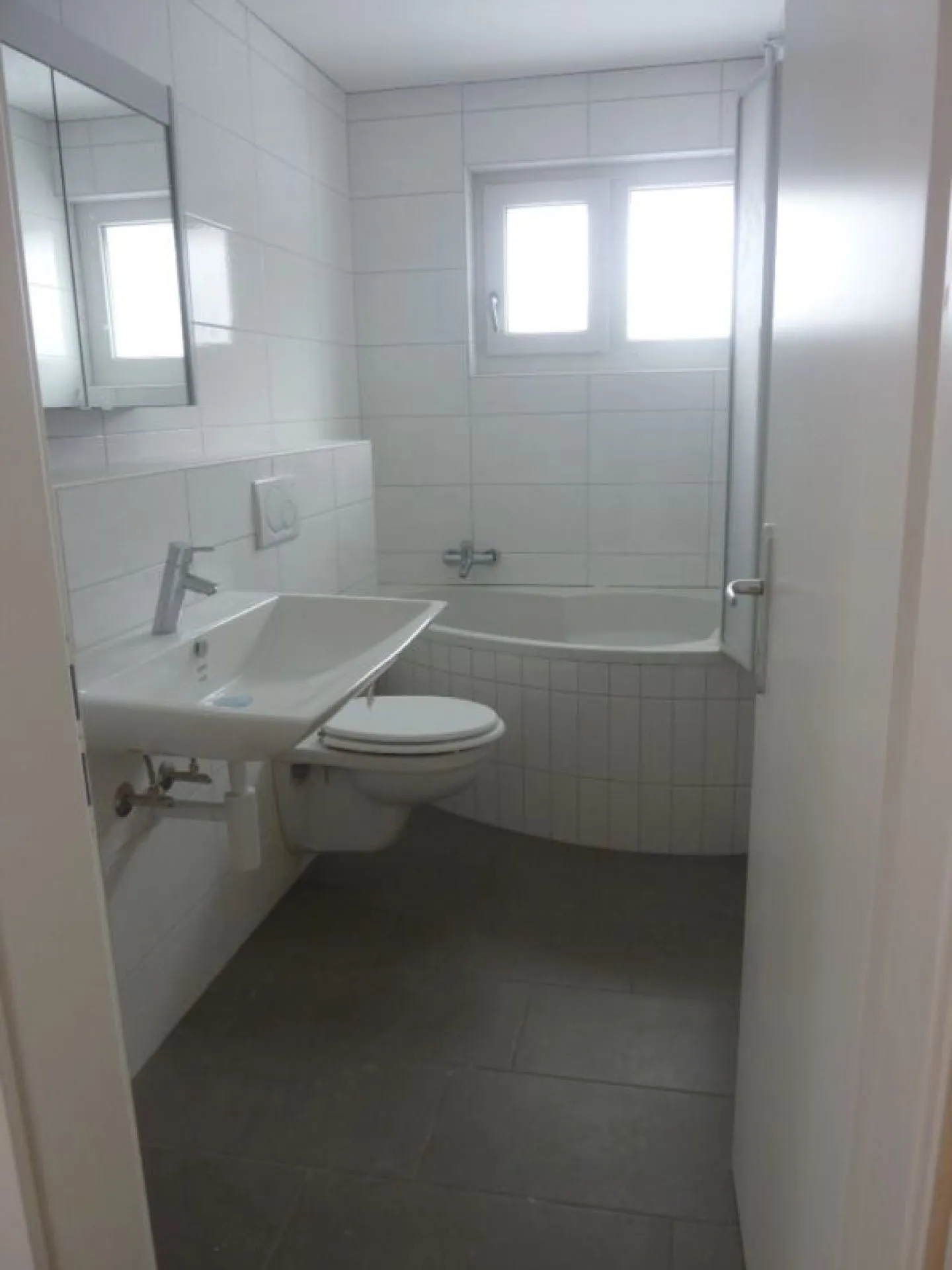 Appartement moderne de 3,5 pièces avec grand balcon - Photo 8 sur 8