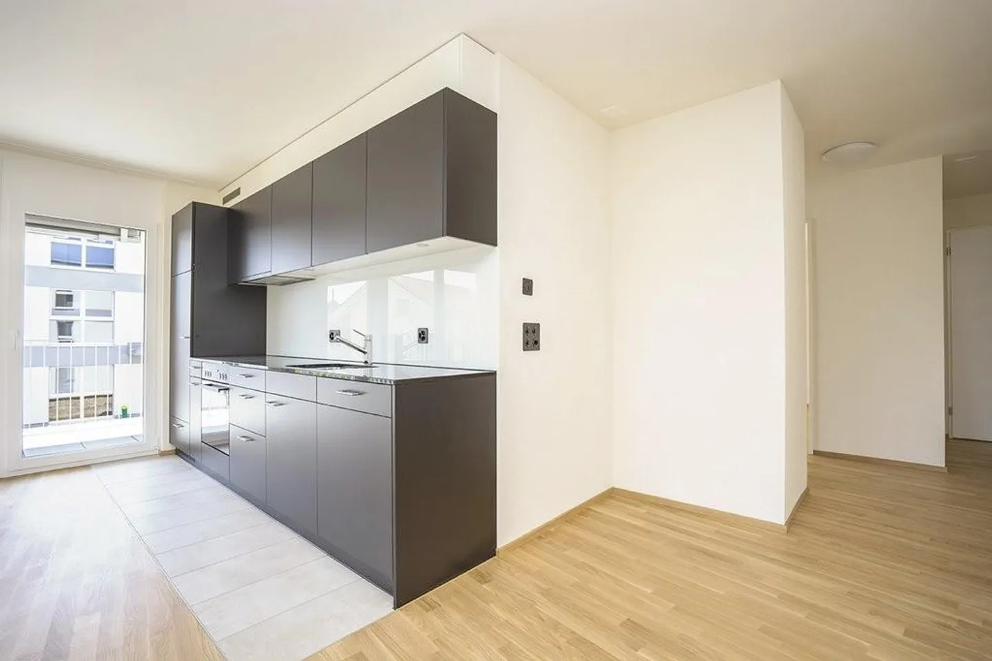 Charmante 2.5 Zimmer Wohnung - Foto 2 von 6