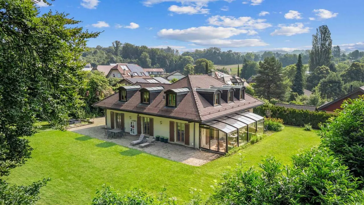 Wunderschönes Einfamilienhaus mit 7,5 Zimmern und großem Garten - Foto 1 von 13