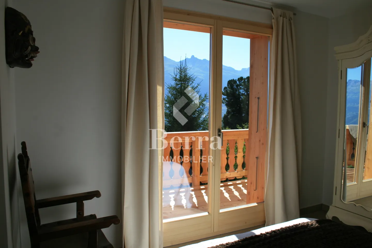 Luxury Chalet with Stunning Views - Photo 16 of 20