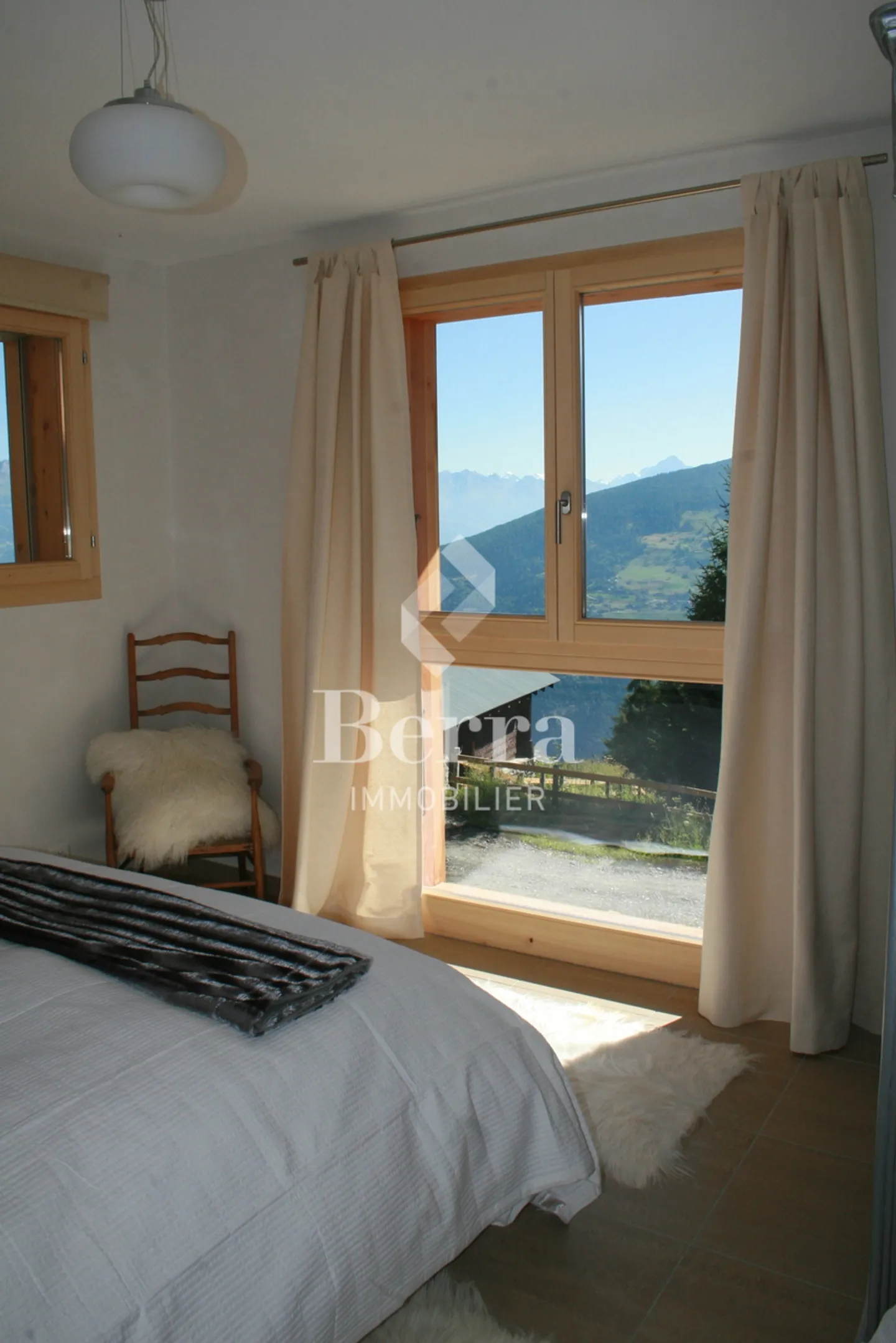 Luxury Chalet with Stunning Views - Photo 17 of 20