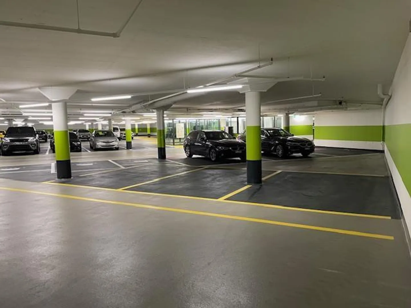 Sichere Parkplätze im Stadtzentrum - Foto 2 von 3