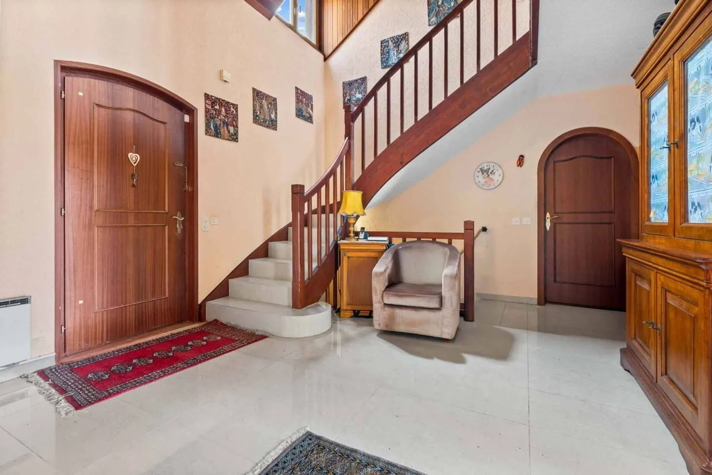 Wunderschönes Einfamilienhaus mit 7,5 Zimmern und großem Garten - Foto 6 von 13