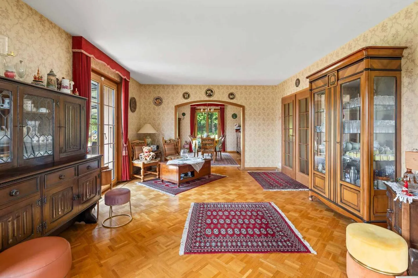 Wunderschönes Einfamilienhaus mit 7,5 Zimmern und großem Garten - Foto 7 von 13