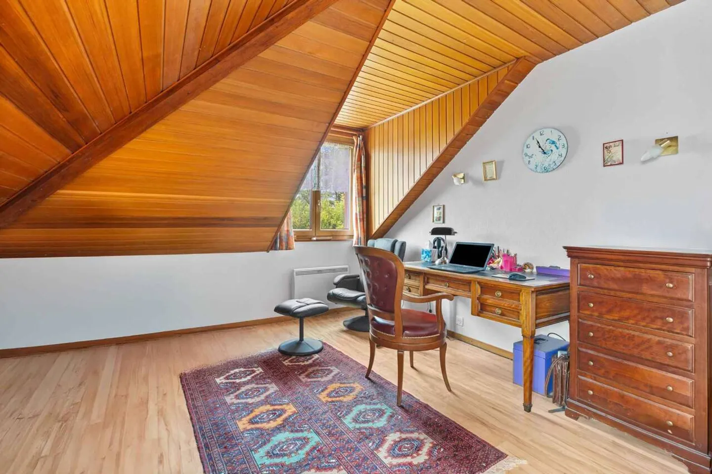 Wunderschönes Einfamilienhaus mit 7,5 Zimmern und großem Garten - Foto 11 von 13