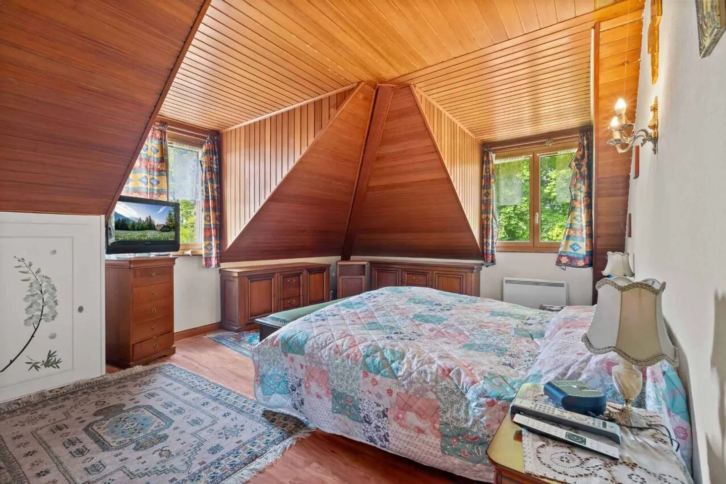 Wunderschönes Einfamilienhaus mit 7,5 Zimmern und großem Garten - Foto 12 von 13
