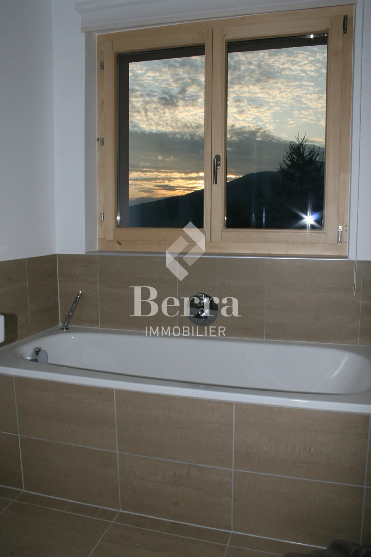 Luxury Chalet with Stunning Views - Photo 14 of 20