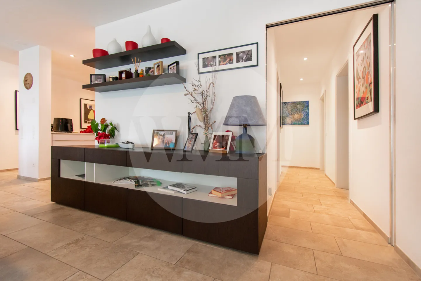 Appartement spacieux avec terrasse couverte - Photo 4 sur 17