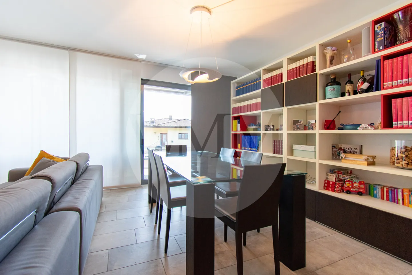 Appartement spacieux avec terrasse couverte - Photo 5 sur 17