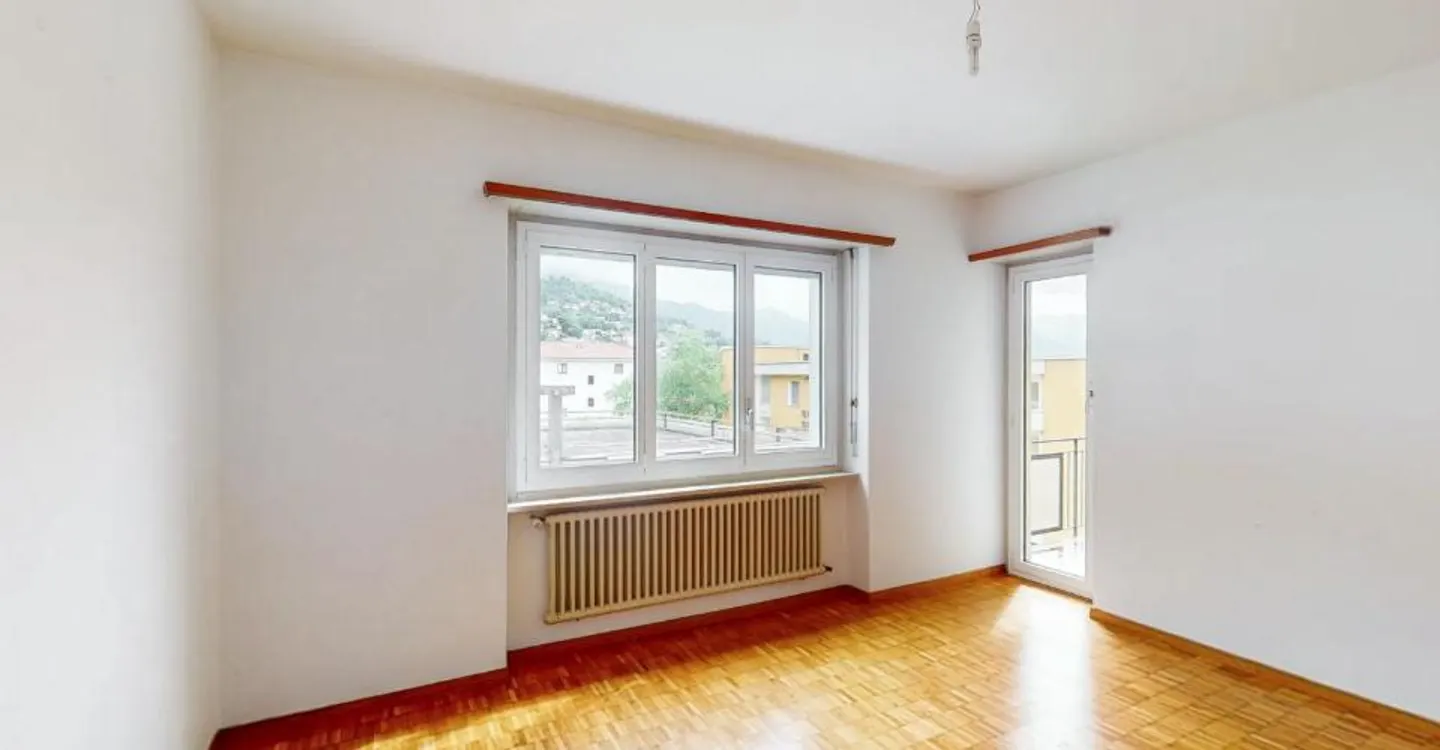 Bright 4.5 Room Apartment - Photo 2 of 6