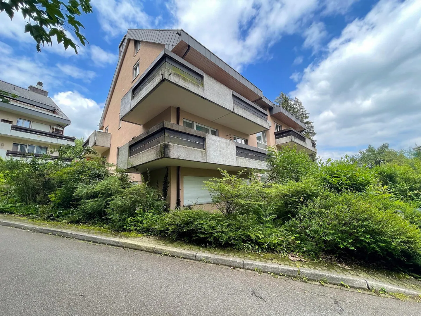 2-room apartment in condominium with outdoor seating area - Photo 1 of 12