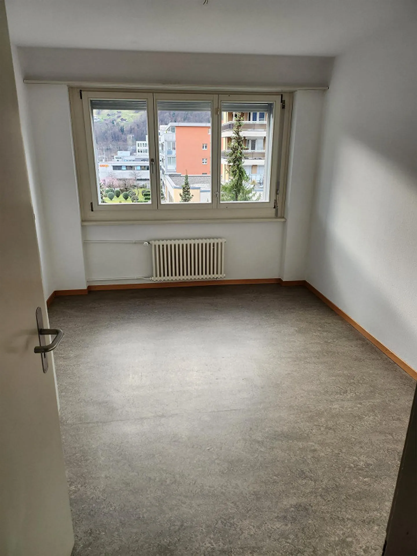 Zentrales Apartment mit Balkon - Foto 10 von 11