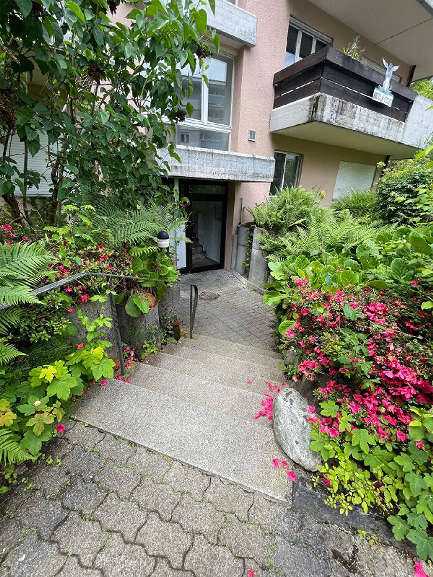 2-room apartment in condominium with outdoor seating area - Photo 2 of 12