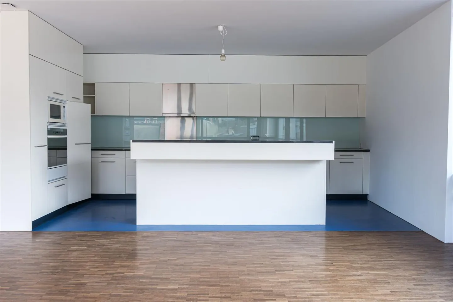 Spacious 5.5-room attic apartment in the center of Biel/Bienne - Photo 2 of 13