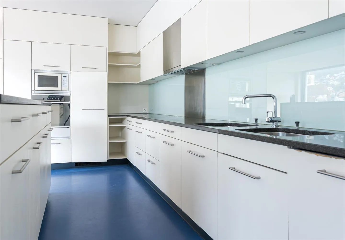 Spacious 5.5-room attic apartment in the center of Biel/Bienne - Photo 9 of 13