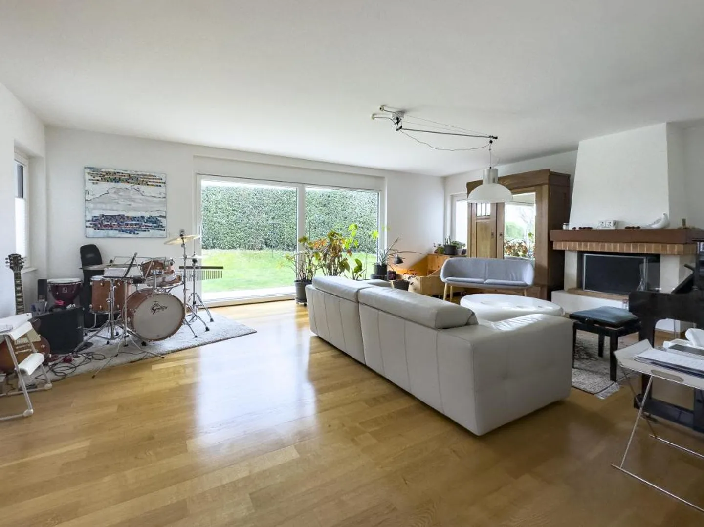 Villa indipendente, piscina e giardino alberato in un tranquillo quartiere residenziale senza disturbi acustici. - Foto 6 di 9