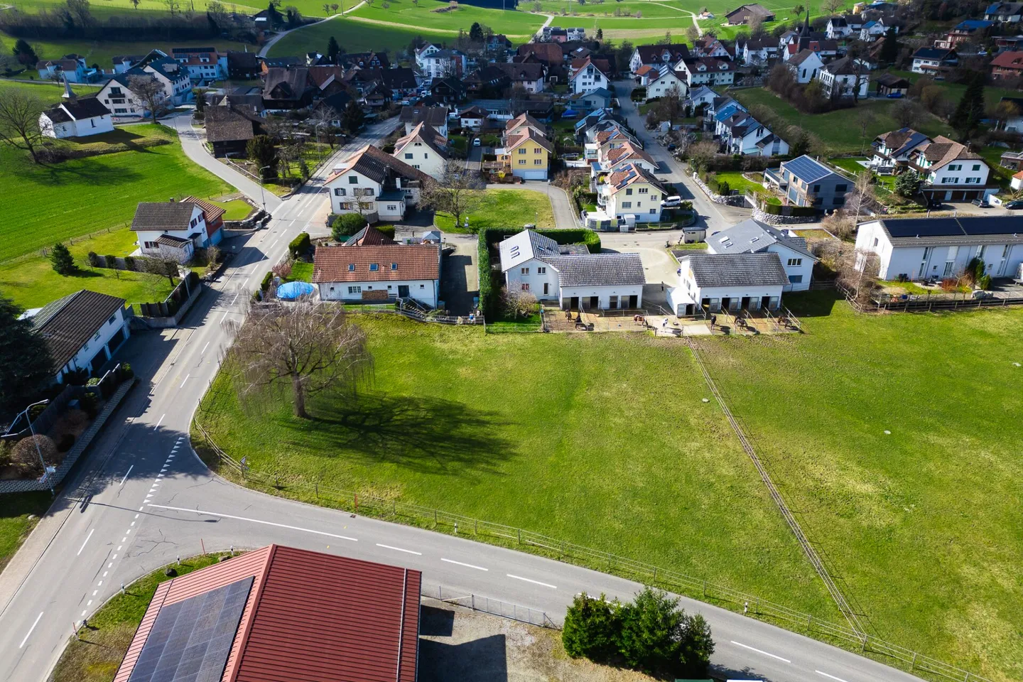 Belle maison avec piscine et écurie - Photo 2 sur 16