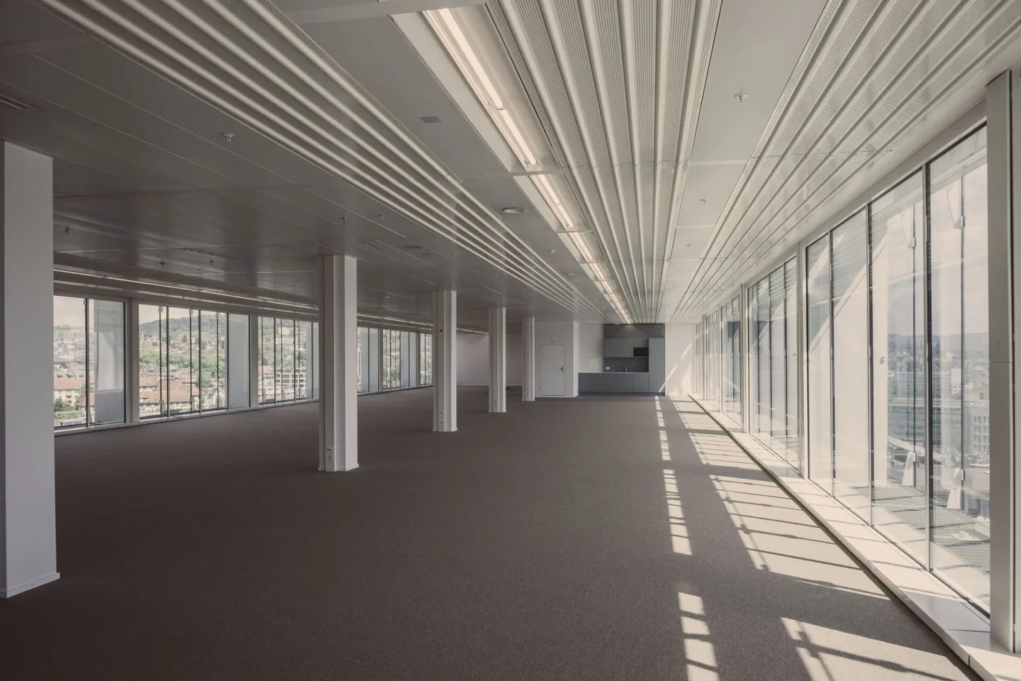 Tour de bureaux - Bureaux au 12ème étage avec vue de rêve - Photo 4 sur 13