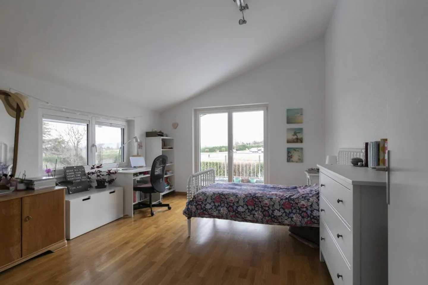 Villa indipendente, piscina e giardino alberato in un tranquillo quartiere residenziale senza disturbi acustici. - Foto 7 di 9