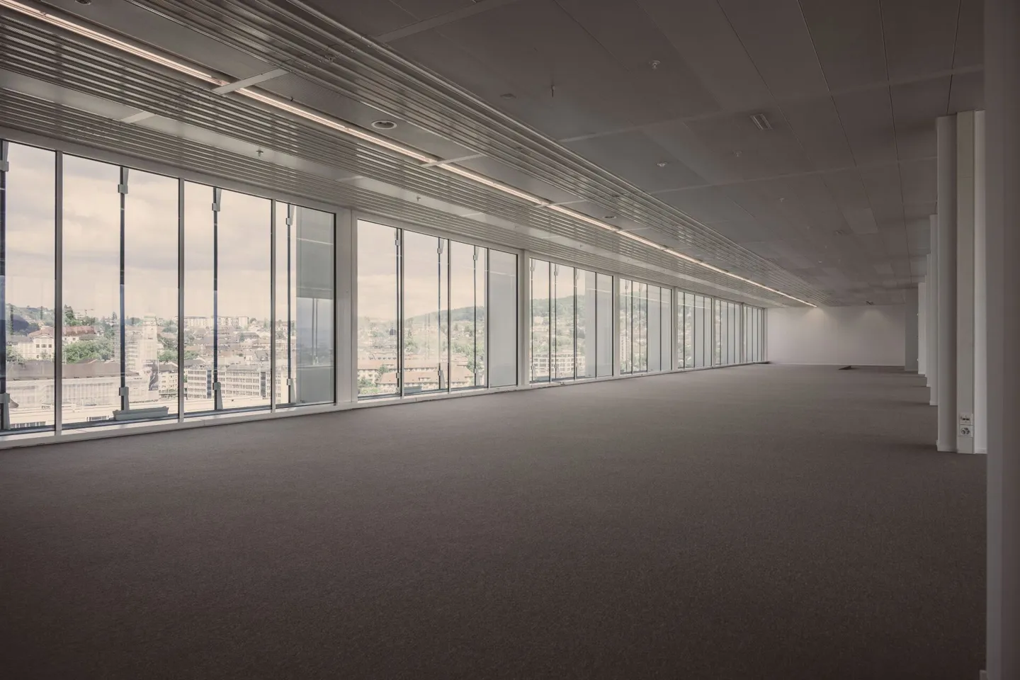 Tour de bureaux - Bureaux au 12ème étage avec vue de rêve - Photo 6 sur 13