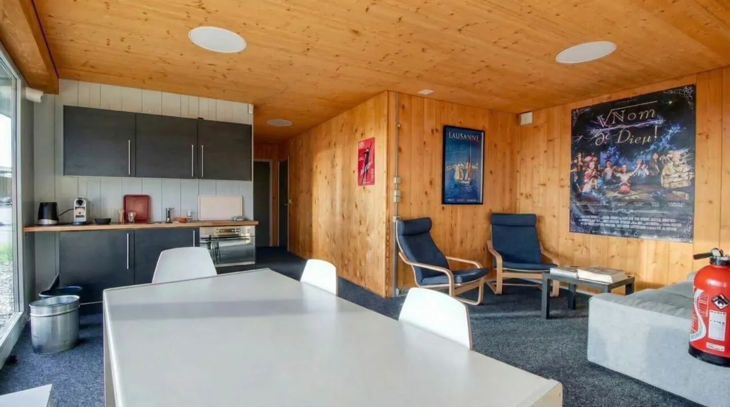 Ursy - magnificent building in an industrial zone - Photo 5 of 14