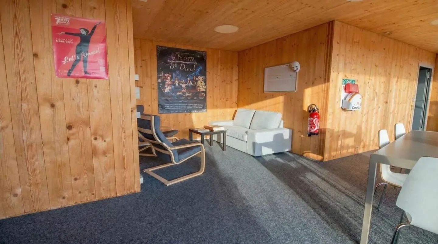 Ursy - magnificent building in an industrial zone - Photo 6 of 14