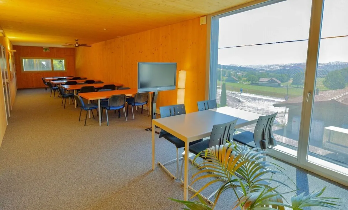 Ursy - magnificent building in an industrial zone - Photo 8 of 14