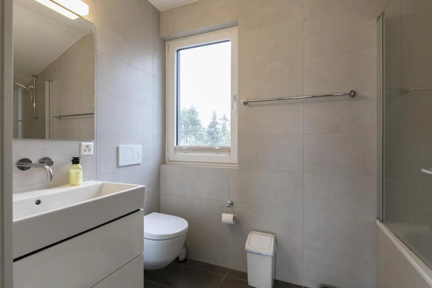 Villa indipendente, piscina e giardino alberato in un tranquillo quartiere residenziale senza disturbi acustici. - Foto 9 di 9