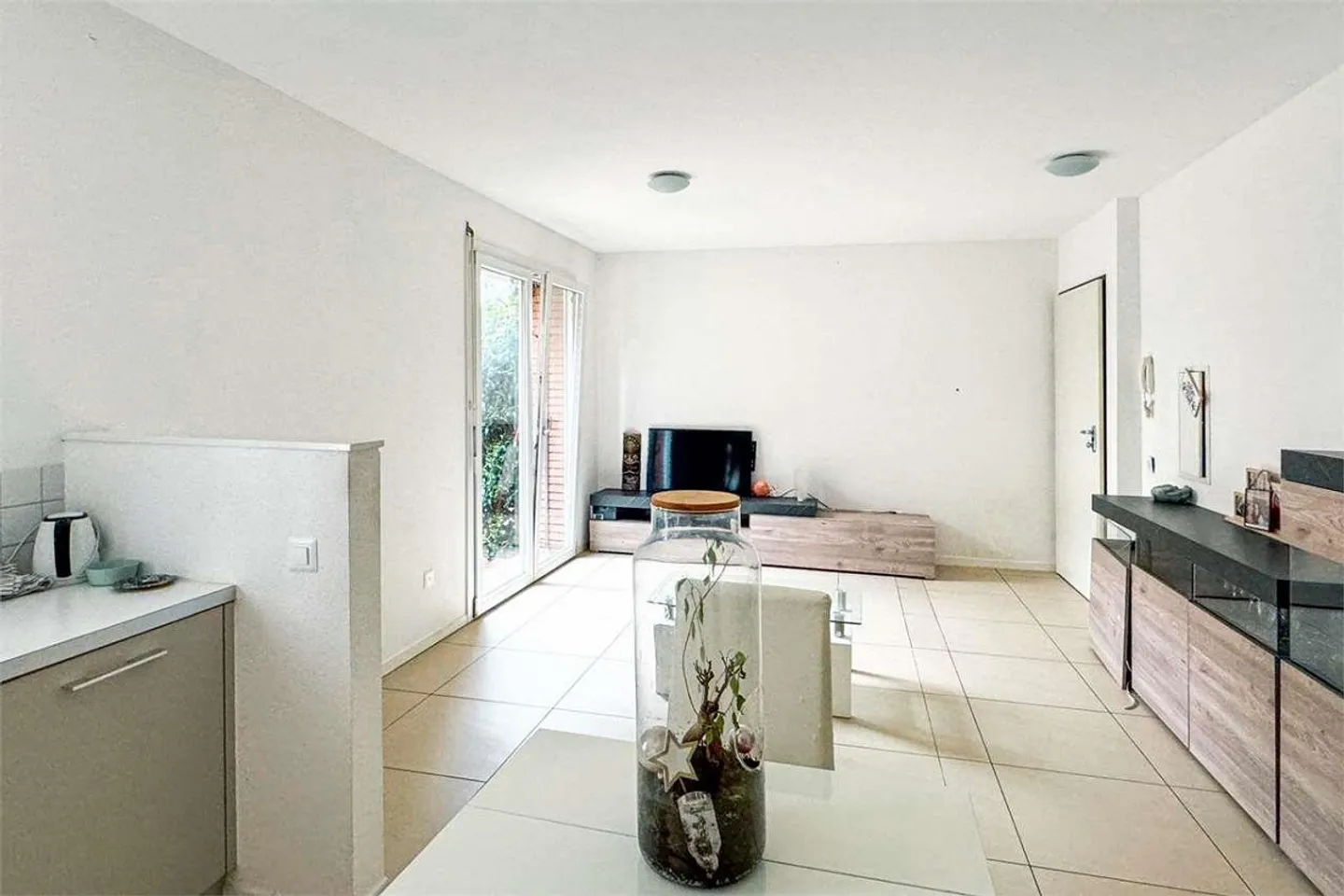 Wohnung 2,5 mit großem Garten und Einkommen - Foto 2 von 10