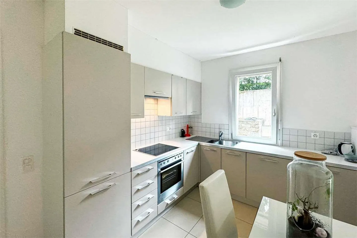 Wohnung 2,5 mit großem Garten und Einkommen - Foto 3 von 10