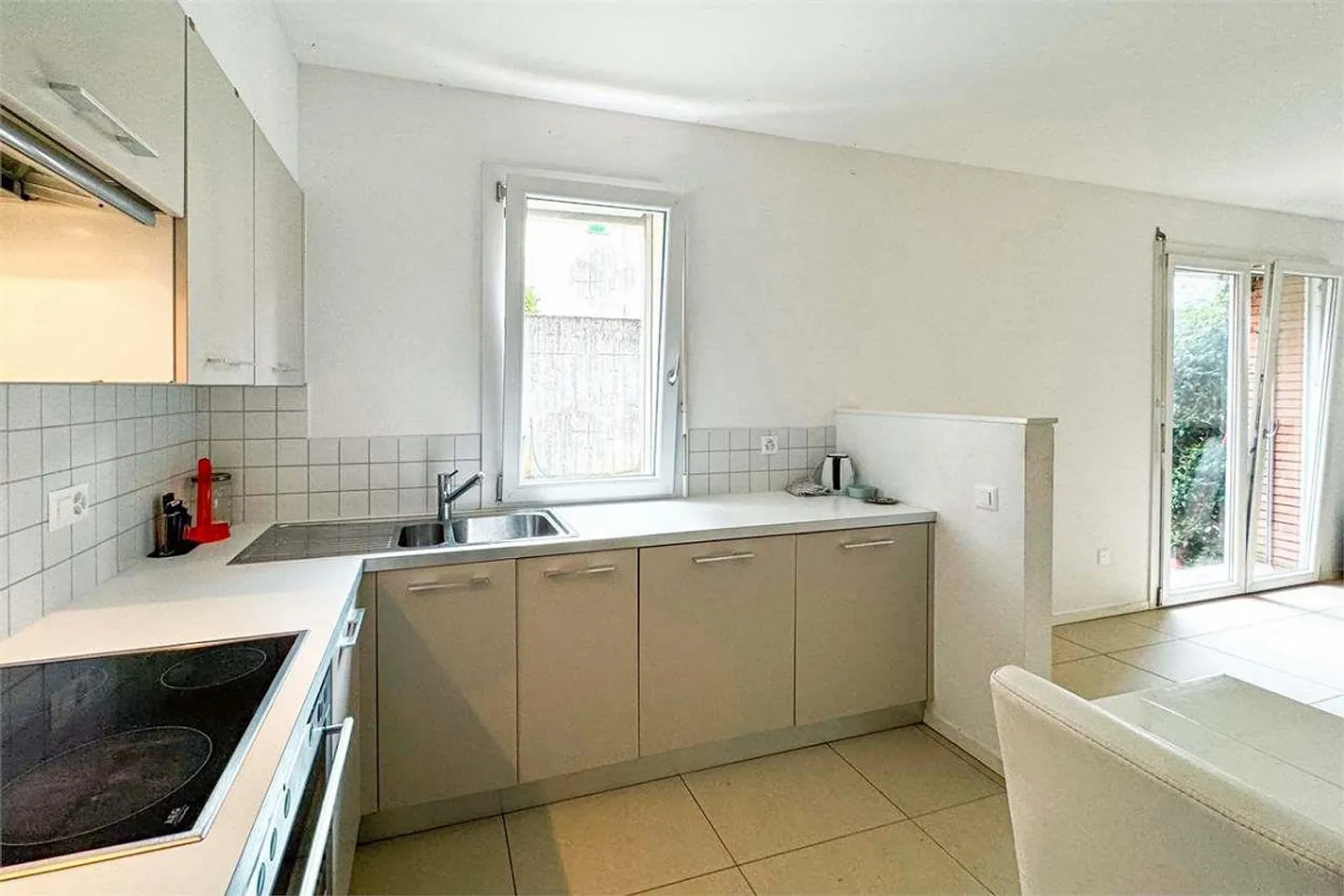 Wohnung 2,5 mit großem Garten und Einkommen - Foto 4 von 10