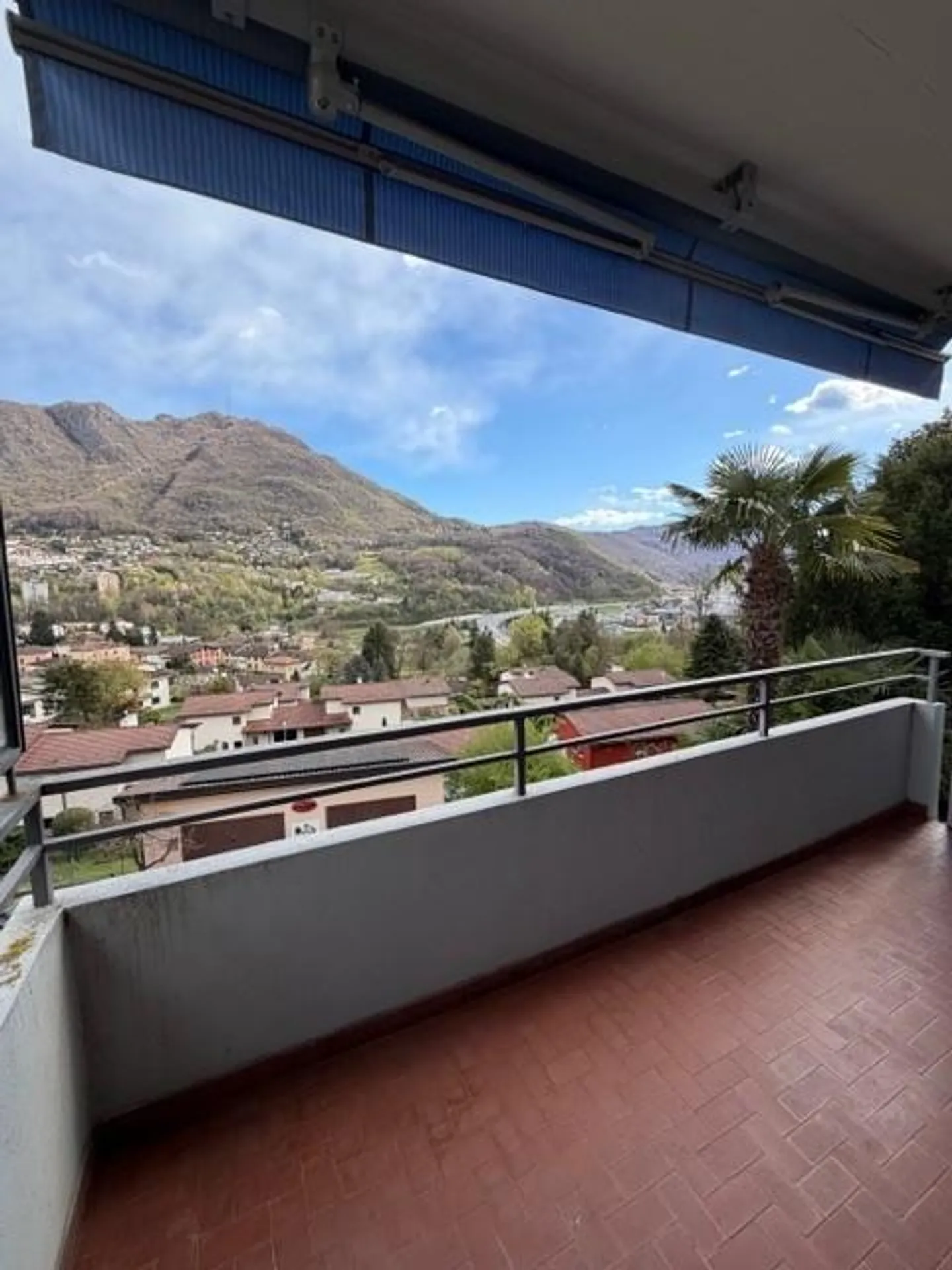 Geräumige und helle 3,5-Zimmer-Wohnung in Collina d'Oro - Foto 1 von 16