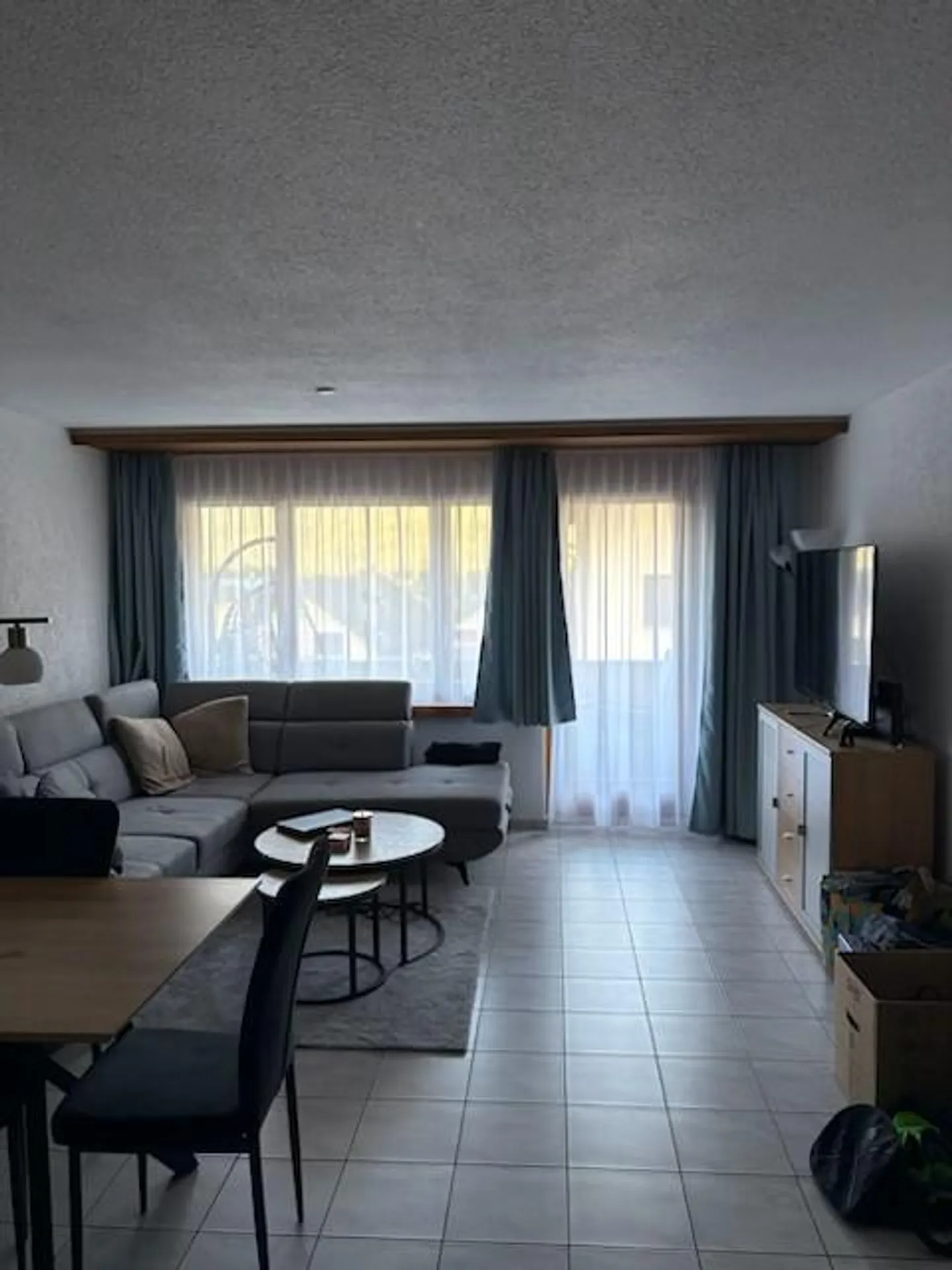 Ampio appartamento di 2,5 locali con balcone in affitto - Foto 2 di 10