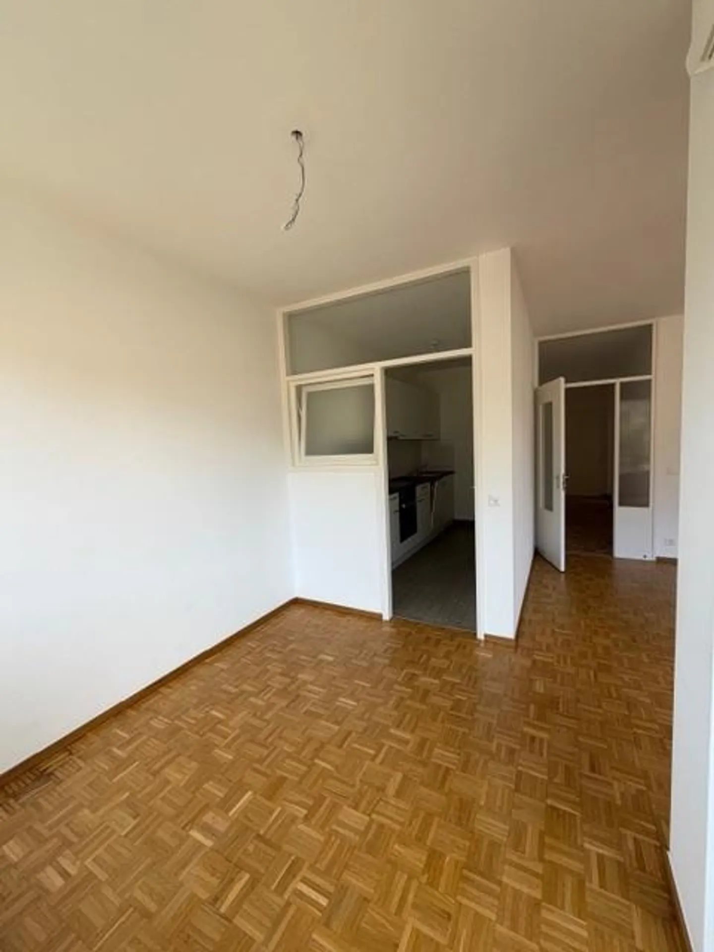 Geräumige und helle 3,5-Zimmer-Wohnung in Collina d'Oro - Foto 4 von 16