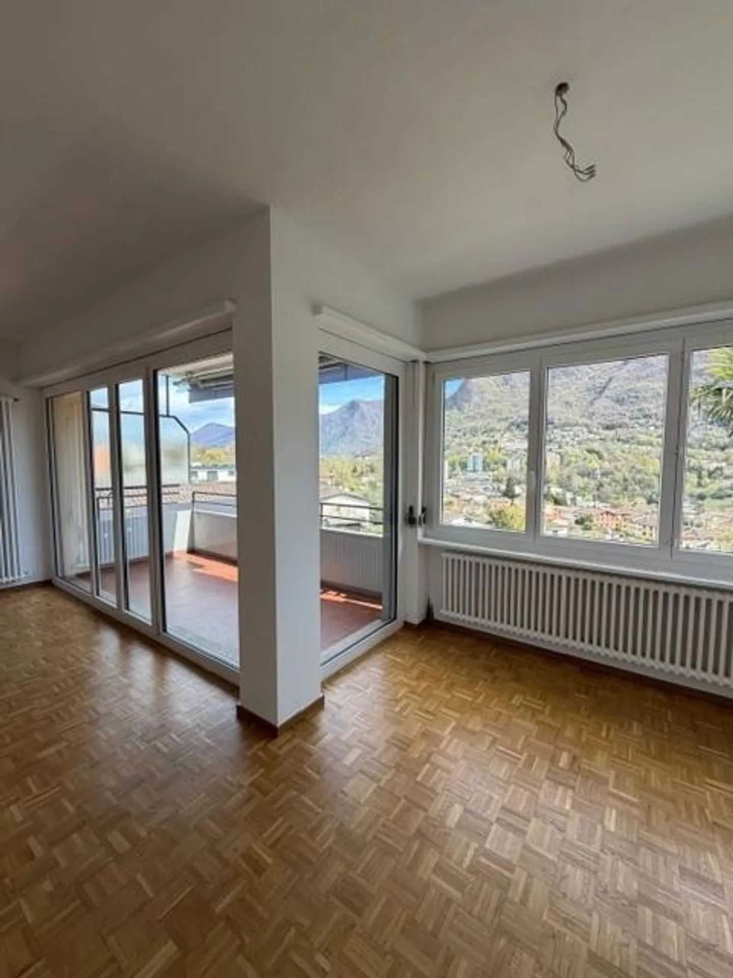 Geräumige und helle 3,5-Zimmer-Wohnung in Collina d'Oro - Foto 5 von 16