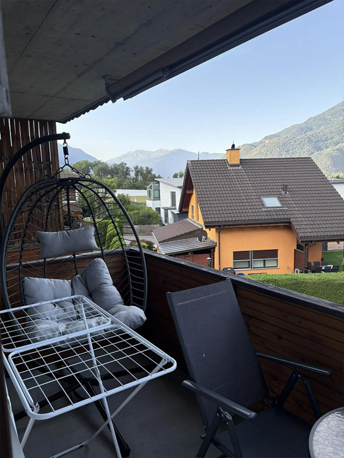 Ampio appartamento di 2,5 locali con balcone in affitto - Foto 3 di 10