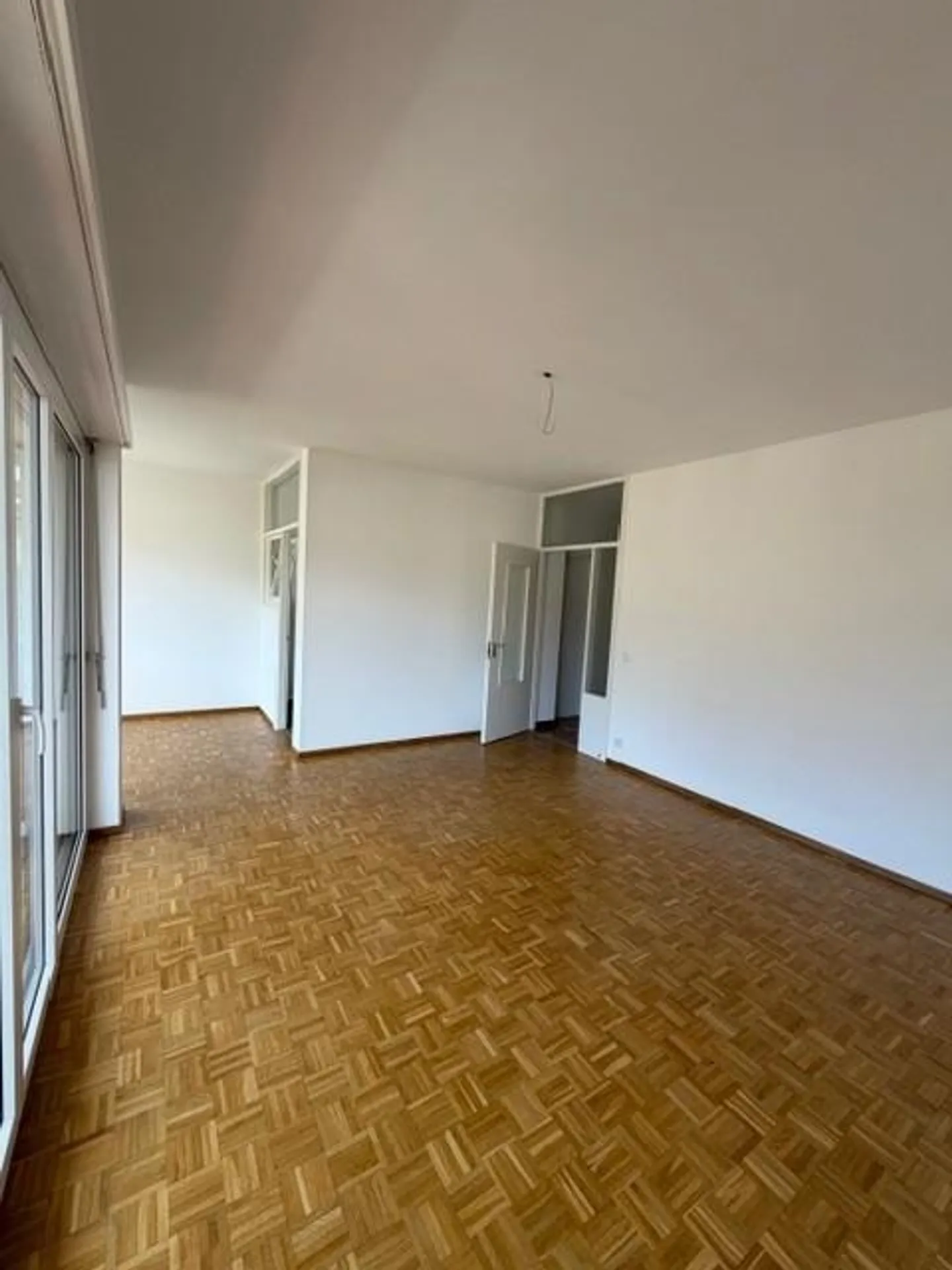Geräumige und helle 3,5-Zimmer-Wohnung in Collina d'Oro - Foto 6 von 16