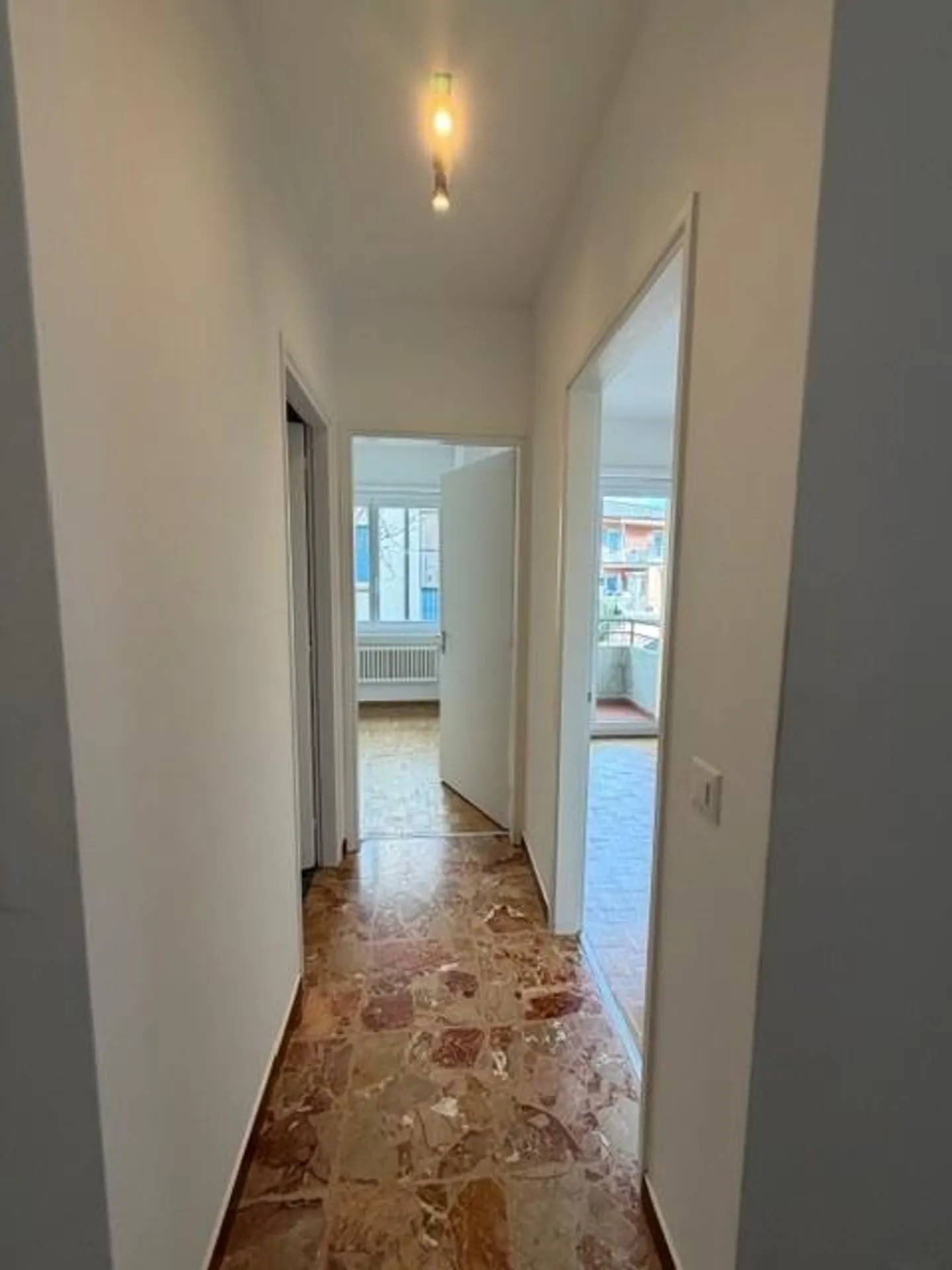 Geräumige und helle 3,5-Zimmer-Wohnung in Collina d'Oro - Foto 10 von 16