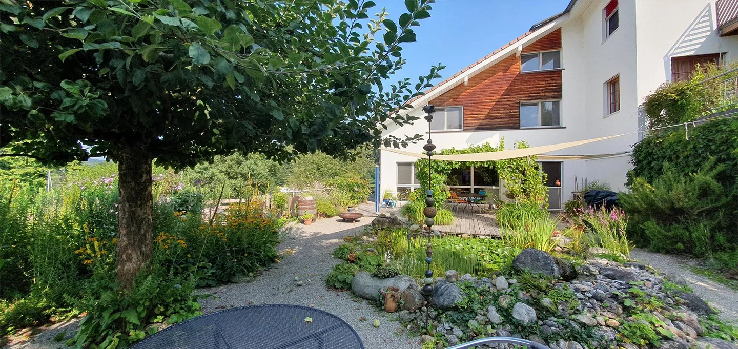 Ampia casa unifamiliare di 5,5 stanze con bellissimo giardino a Künten - Foto 6 di 8