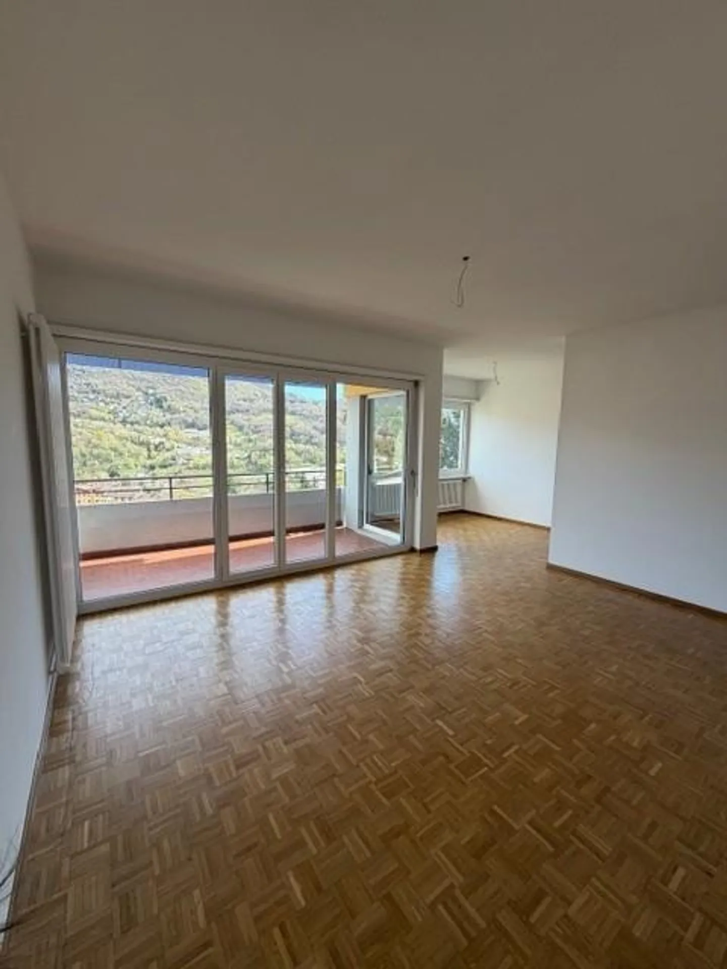 Geräumige und helle 3,5-Zimmer-Wohnung in Collina d'Oro - Foto 7 von 16