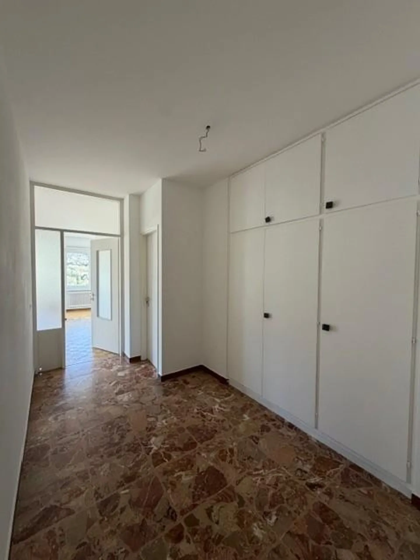 Geräumige und helle 3,5-Zimmer-Wohnung in Collina d'Oro - Foto 9 von 16