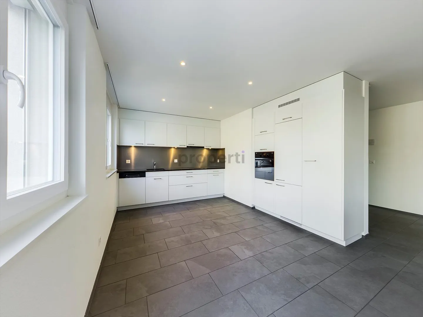 Bright 4.5-Room Apartment in Laufen - Photo 6 of 13