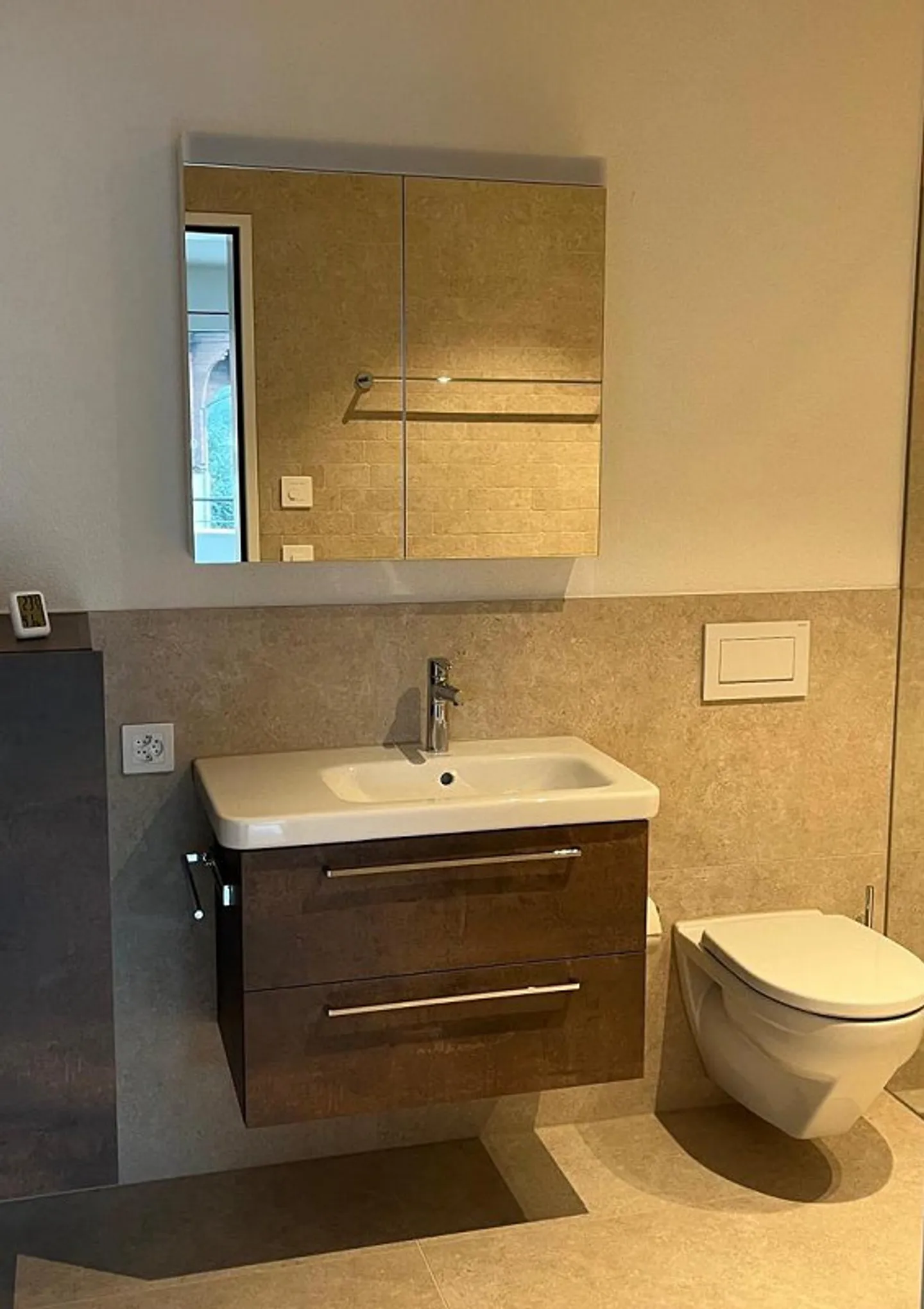 Modern 3.5-room apartment in the center of Sins - Photo 5 of 9