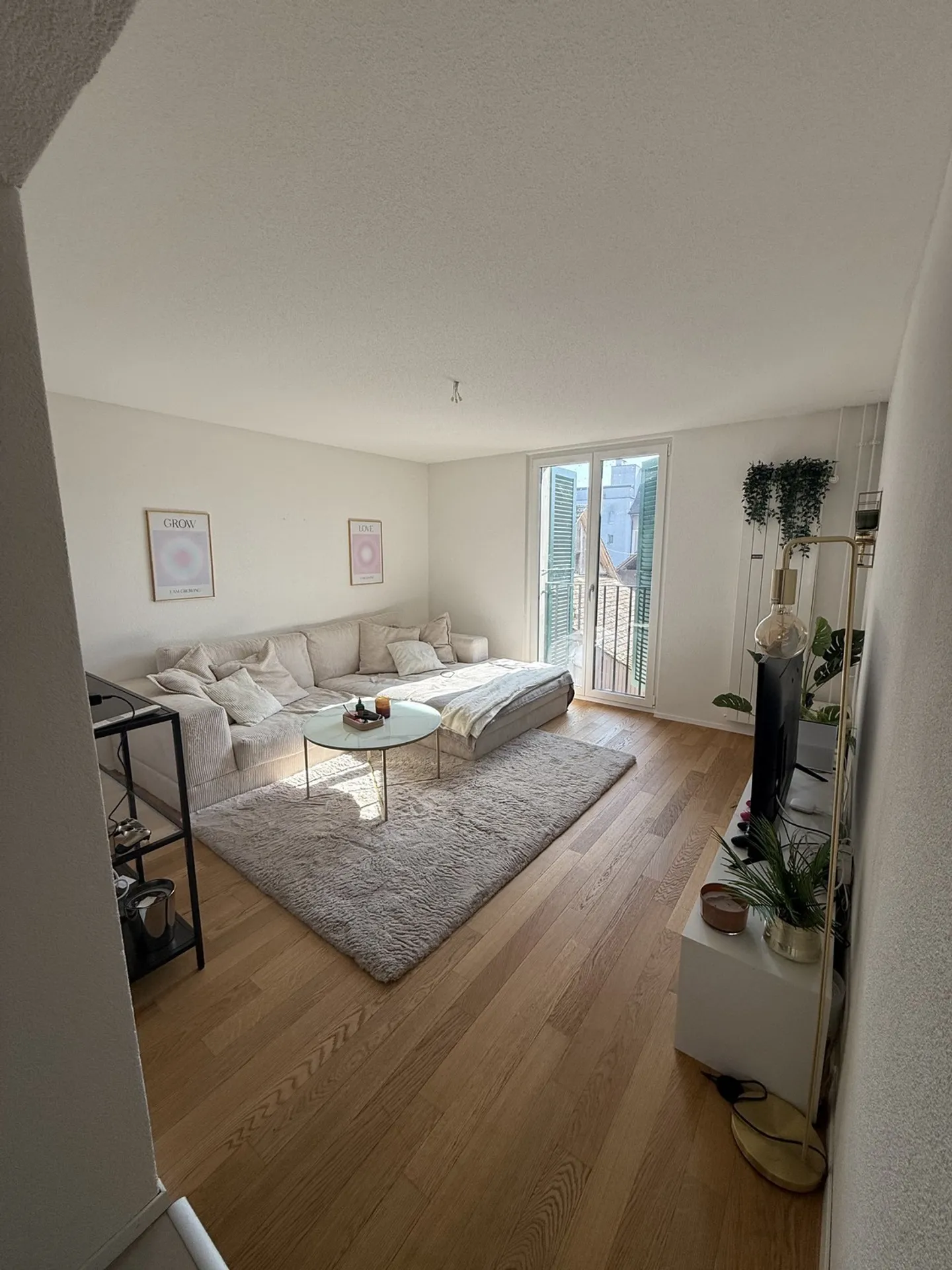 Modern 3.5-room apartment in a charming property - Photo 1 of 10