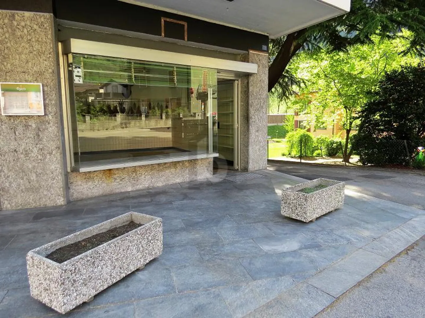 Espace Commercial Polyvalent - Photo 2 sur 3