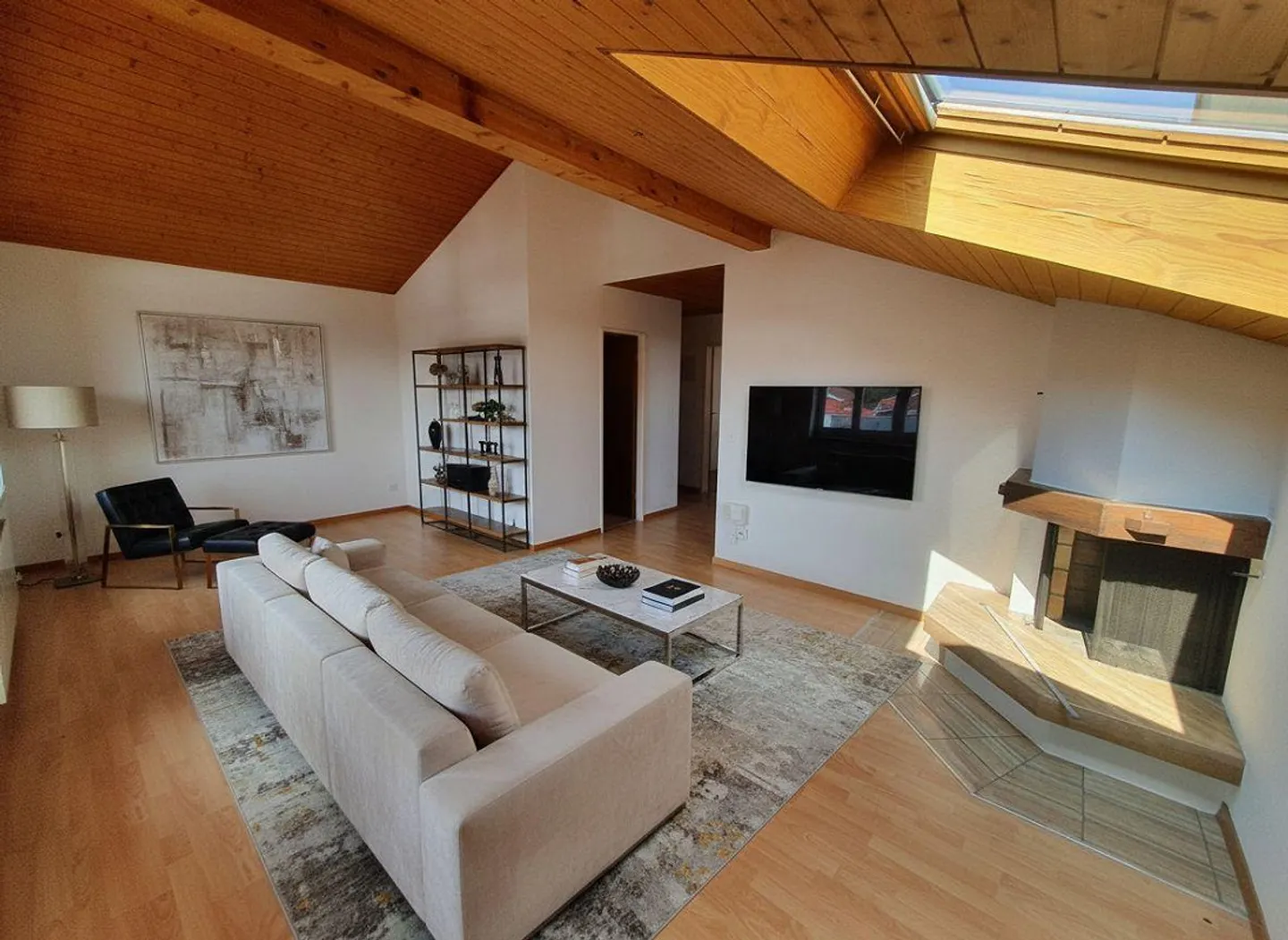 148 m². Lots of light. Lots of space. Lots of home. - Photo 1 of 11