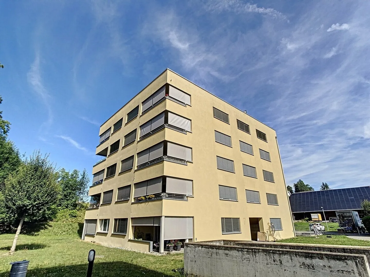 Charming 3.5-room apartment - Photo 2 of 2